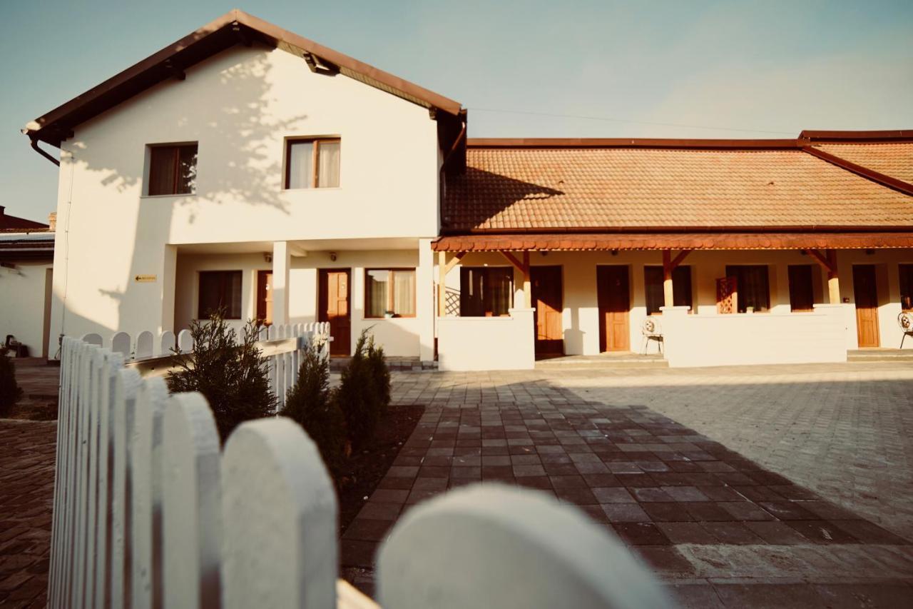Pensiunea Rustic Hunedoara Exterior foto